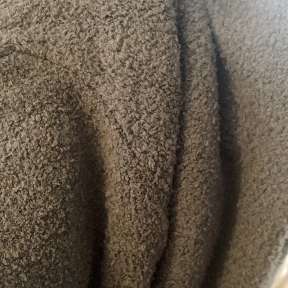 Fabletics Yitty Pet Me Crewneck Top NWT - Picture 5 of 8